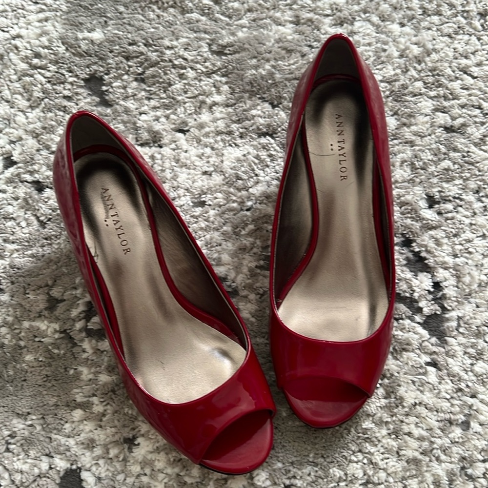 New Without Box Ann Taylor Peep Toe Patent Leather
